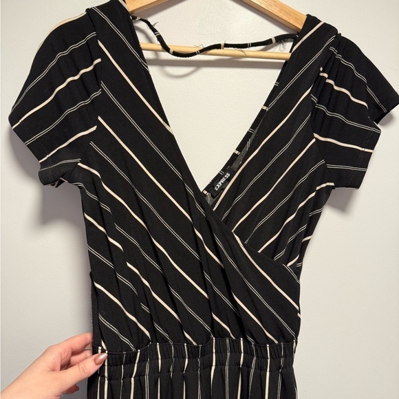 Express Black & White Pin Striped Jumpsuit | size MEDIUM - Picture 7 of 9